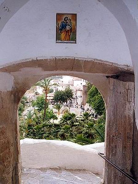 Puerta de acceso a la población de Guadalest