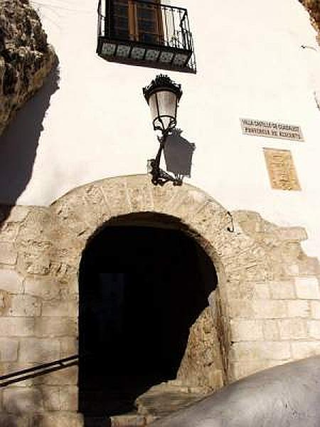 Puerta de acceso a la población de Guadalest