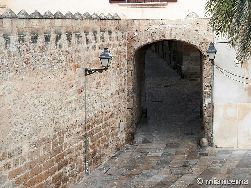 Puerta medieval de La Portella