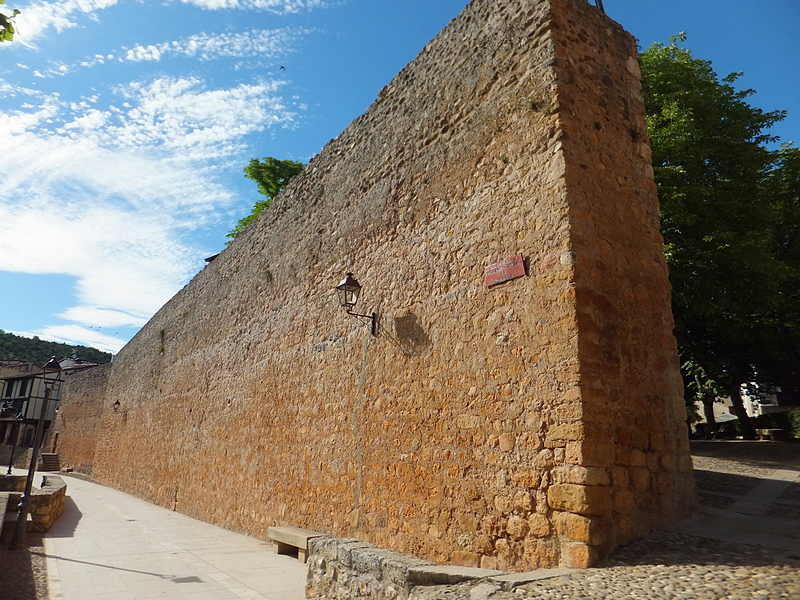 Muralla urbana de Covarrubias