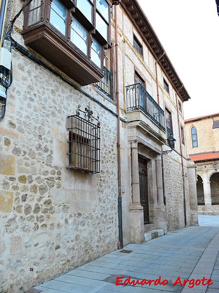 Casa-Palacio de los Salinas-Paz
