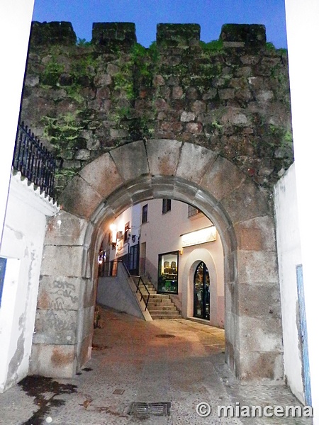 Puerta del Clavero