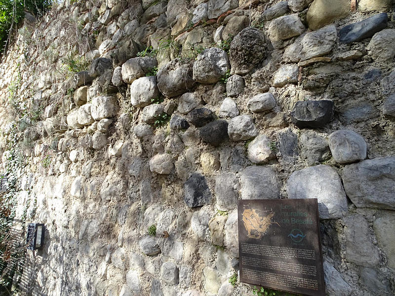 Muralla urbana de Besalú