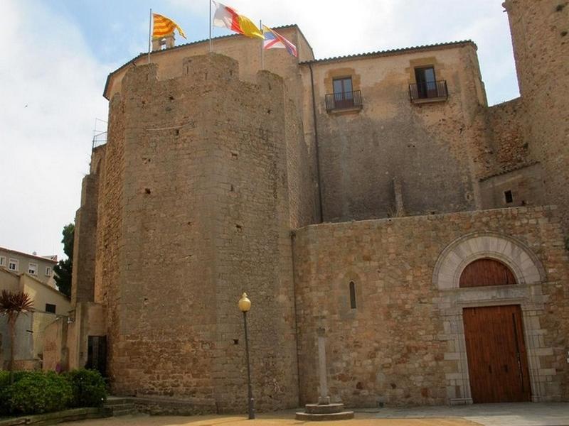 Monasterio fortificado de Sant Feliu de Guíxols