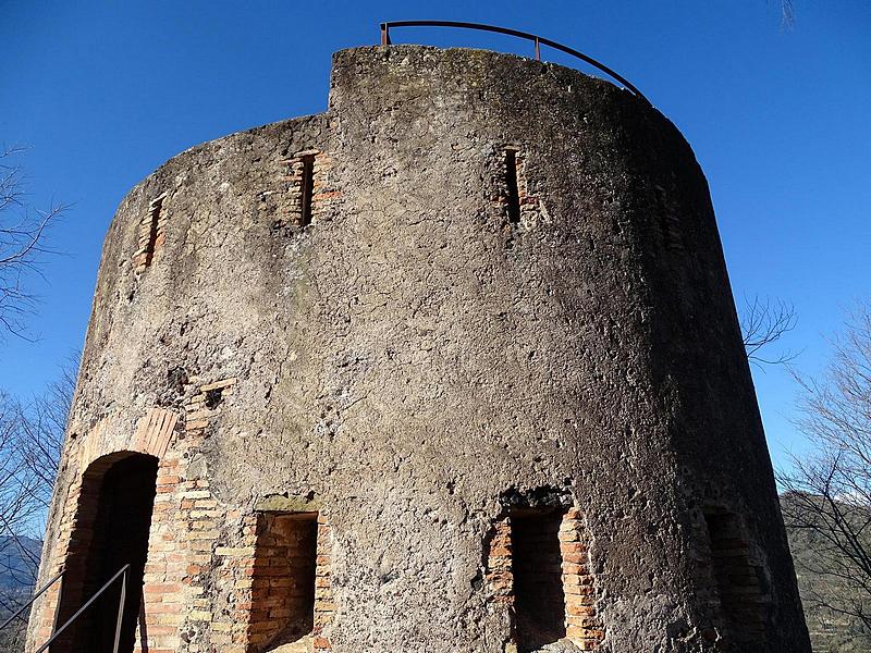 Torre de defensa I del volcán Montsacopa