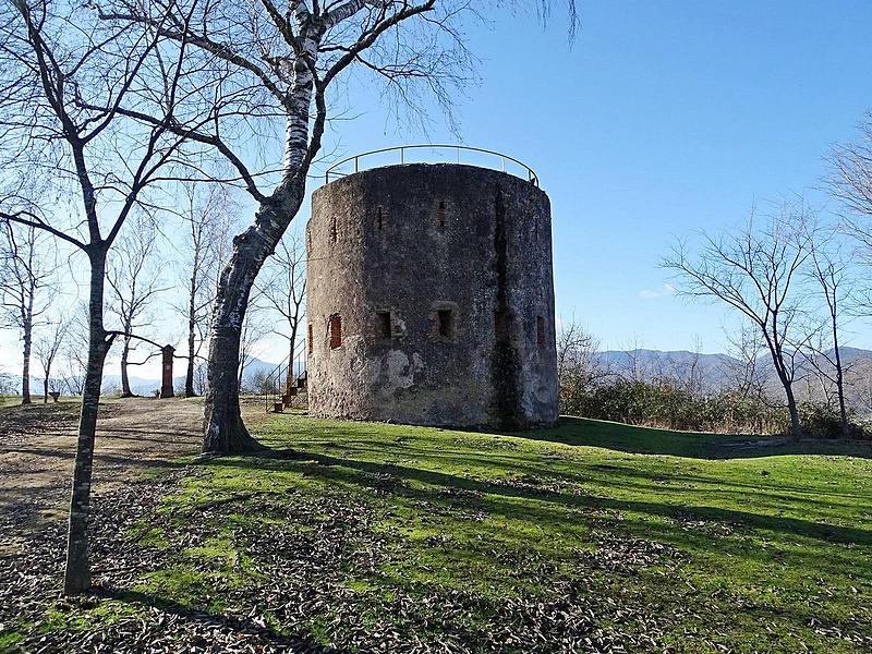 Torre de defensa I del volcán Montsacopa