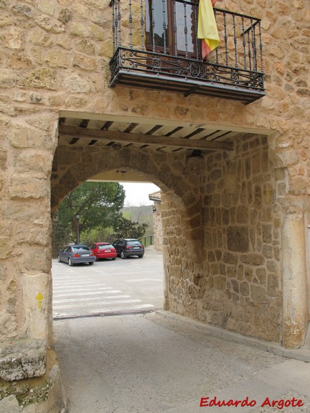 Puerta de la muralla de Zorita de los Canes