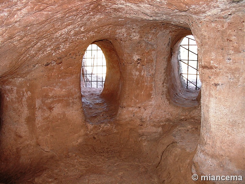 Cueva fortificada de Alcolea de las Peñas