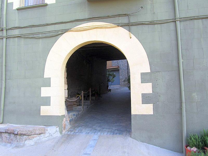 Portal de Sant Salvador de Toló