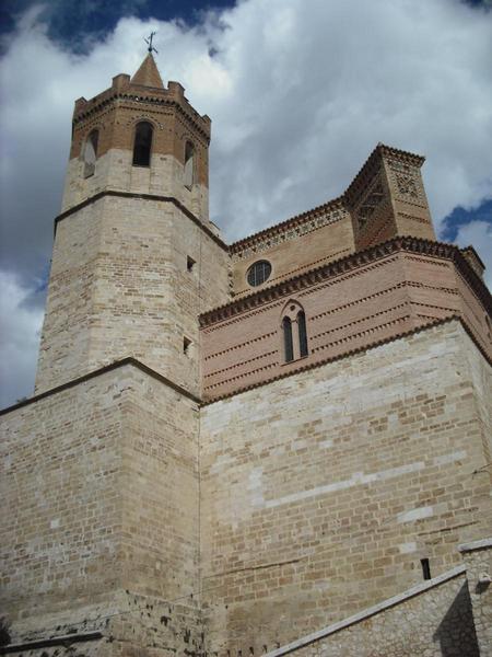 Iglesia fortaleza de Santiago el Mayor