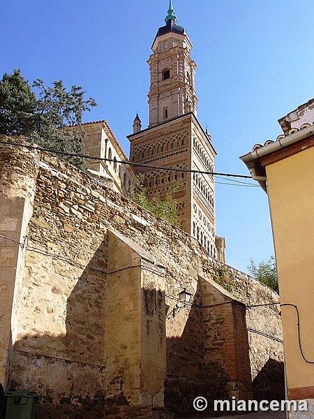 Iglesia fortificada de Santa María